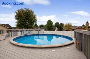 Hot Tub Hideaway 3 BR - Image 1