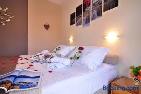 Rolandos Apartments - Image 1
