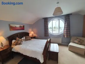 Five bedroom waterfront house - Image 5