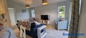 Peacock Lodge - Sleeps 4 - 2 Bedrooms - Image 1