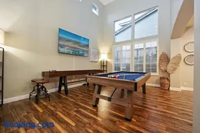 10 min walk to the beach, hot tub and pool table - Dolphin - Image 1