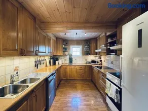 Red Cross Cabin, Spacious mountain lodge - Image 2