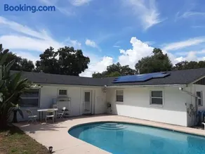 Spacious Pool Home In North Fl - Image 2