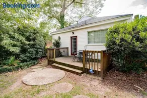 Walk to USC Devine Street - Cool Blue Bungalow - Image 3