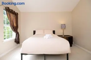 3BR 2BA Surrey Home | Quiet & Convenient - Image 2