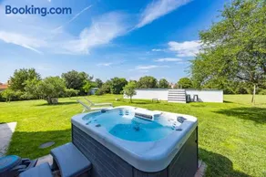 Holiday house Mirna with heated swimming pool and jacuzzi - Image 2