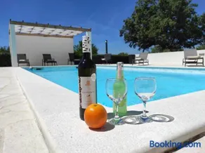 Holidayhouse Alirio with heated pool. - Image 1