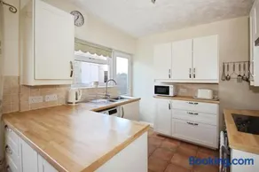 Cosy 3-Bedroom House in Coventry Free Parking Ideal for Families & Contractors - Image 2