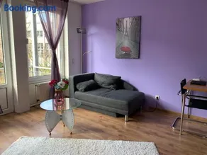 Modern and central, near Rhein & museums, fully furnished - Image 2