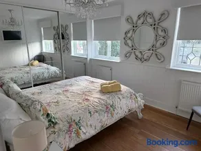 Wychwood A Beautiful Country Style Bungalow - Image 4