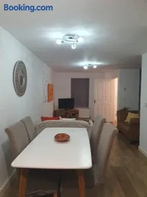 Home near Rugby Station for contractors and Work Commuters, 5 bedroom, Free Parking & Garden - Image 4