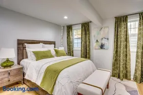 The Dulles Executive Resort Near Dulles Airport with Private Office - Image 2
