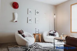 Laid-back - Industrial Chic - Game room - Image 1