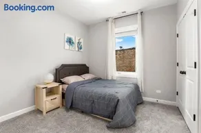 LuxHome Chicago 8 mins Downtown - Image 2