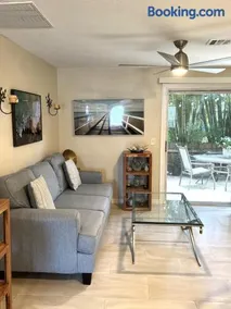 Coastal Townhome in Jupiter 1 mile to beach! - Image 1