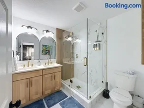 Clearwater 4BR Pool Home w Patio Grill & Games - Image 4