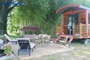 roulotte de charme avec jacuzzi privé - Image 1