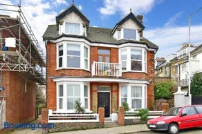 Seaside Apartment - Image 1