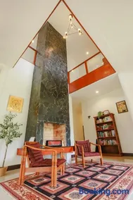Private 400m2 Villa - Hearth - Mountain View - Huge yard - AC - Late Check-in - Image 2