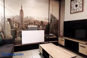Chez Louis - Central Triplex - Image 1