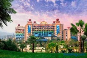 Dolphin Bay Hotel - Image 1
