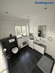 Stilvolles Apartment nahe Therme und PreZero Arena - Image 3