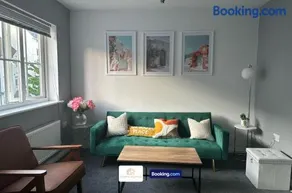 3BR House By The Yuma Homes Short Lets & Serviced Accommodation Ashford Ideal For Contractors - Image 2