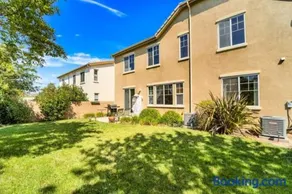 Large home- sleeps 16 - Image 2