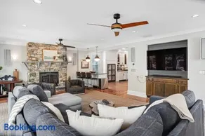 2-story downtown home with enclosed yard, deck, firepit, gas grill & fireplace - Image 2
