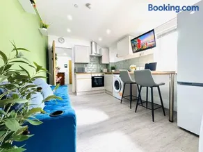 Stylish 2-Bed Flat in Cardiff - Image 1