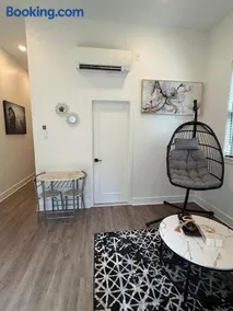 Modern 1-Bedroom Apartment in Downtown Baltimore - Image 4