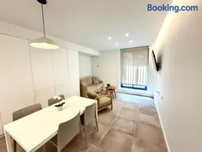 Relaxing Valencia 1BR Near Nou Mestalla & Metro - Image 1