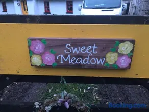 Sweet Meadow A delightful romantic thatched cottage by river Shannon on 4 acres is for peace party family or work from home - Image 4