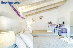 Evita's ikia seaside luxury house - Image 1