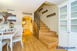 Exclusive bungalow in Sierra Cortina - Image 3