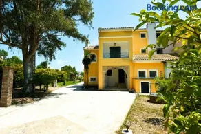 Antonia Beachfront Villa - Image 2
