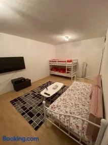 Gemütliche Wohnung mit Smart-TV und großem Balkon - Image 2
