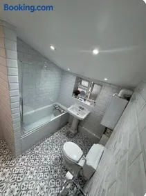 The Cottage - South London - Image 5
