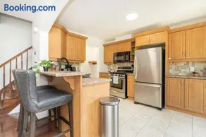 Cozy Modern 4BR Home with Sunny Patio - Image 2