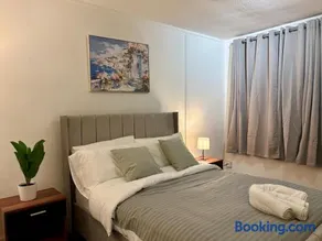 Bright and Spacious 2 Bed Flat Sleeps 5 - Image 2