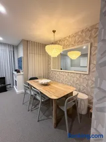 24 Bromley St private room in a luxurious shared apt - Image 1