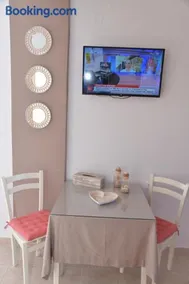 Sunny Rooms - Image 3