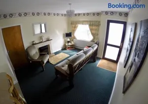 Cosy Keel Cottage - Image 4