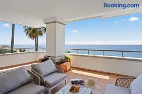 Front line beach luxury apartment in Heaven Beach - Image 1