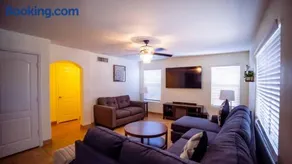 Full house w/ private heated pool and pizza oven! - Image 1