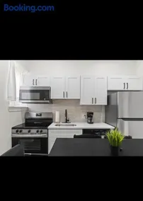 Modern 2 bedroom 1 bath unit 2 Near Airport, Xfinity Arena and Eagles Stadium - Image 1