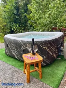 The Wood Nest Apartment - Forest View & Jacuzzi - Image 2
