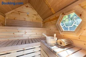 Rode Tiny House met zwembad - Image 3