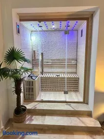 Suite Privative Jacuzzi Sauna de la Villa Del Castagnol - Image 4