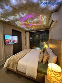 Rainbows Cloud apartment-Retreat the modern universal 1 BHK apartment - Image 4